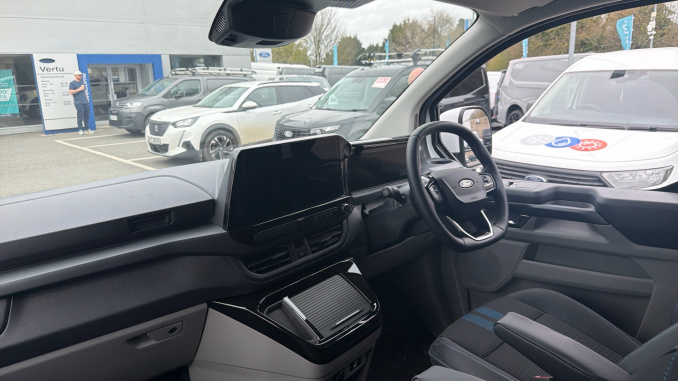 Ford Transit Custom 320 L1 Diesel Fwd 2.0 EcoBlue 170ps H1 Double Cab Van Sport Auto - Image 18
